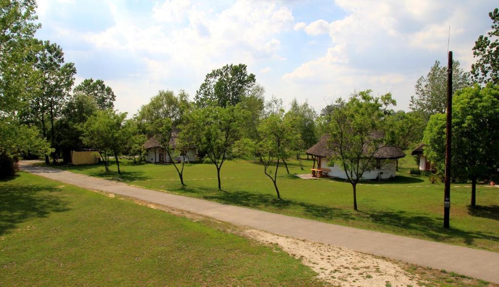 Galopp Major Hotel Gyal ภายนอก รูปภาพ